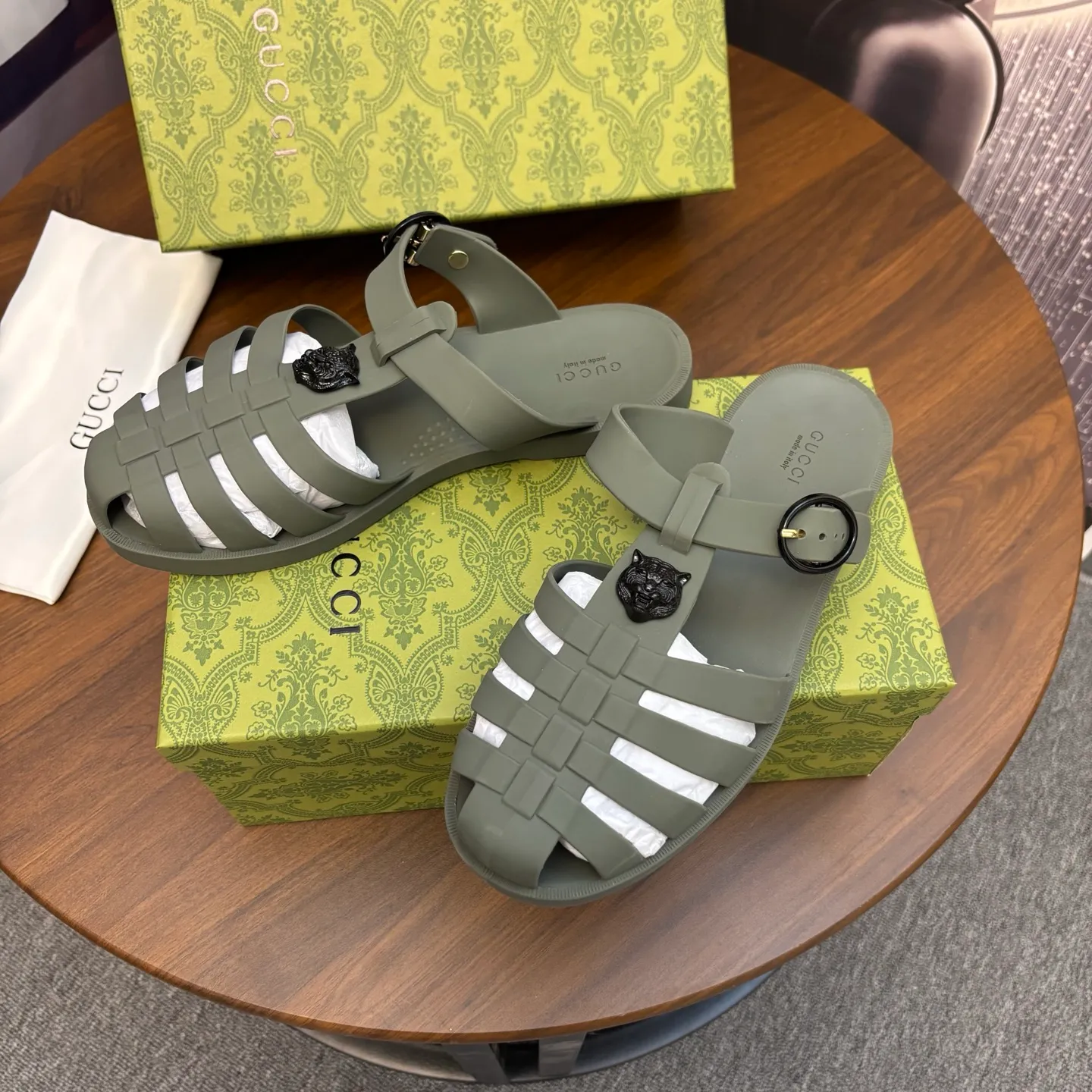 Men's shoes 260💰 [Gucci] Counter quality, top-quality original goods, real photos! Original TPU material, fine workmanship, comfortable; genuine 1:1 replica Size: 36 ~ 46 Half drag: 38 ~ 45